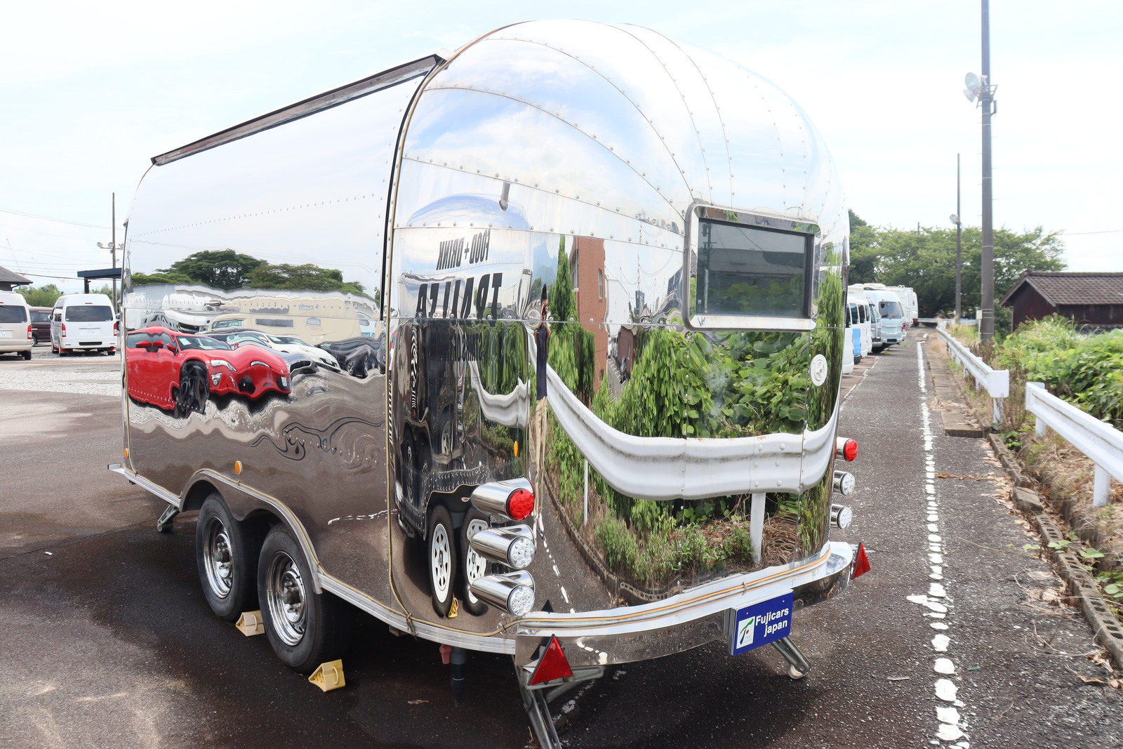 キャンピングカートレーラー