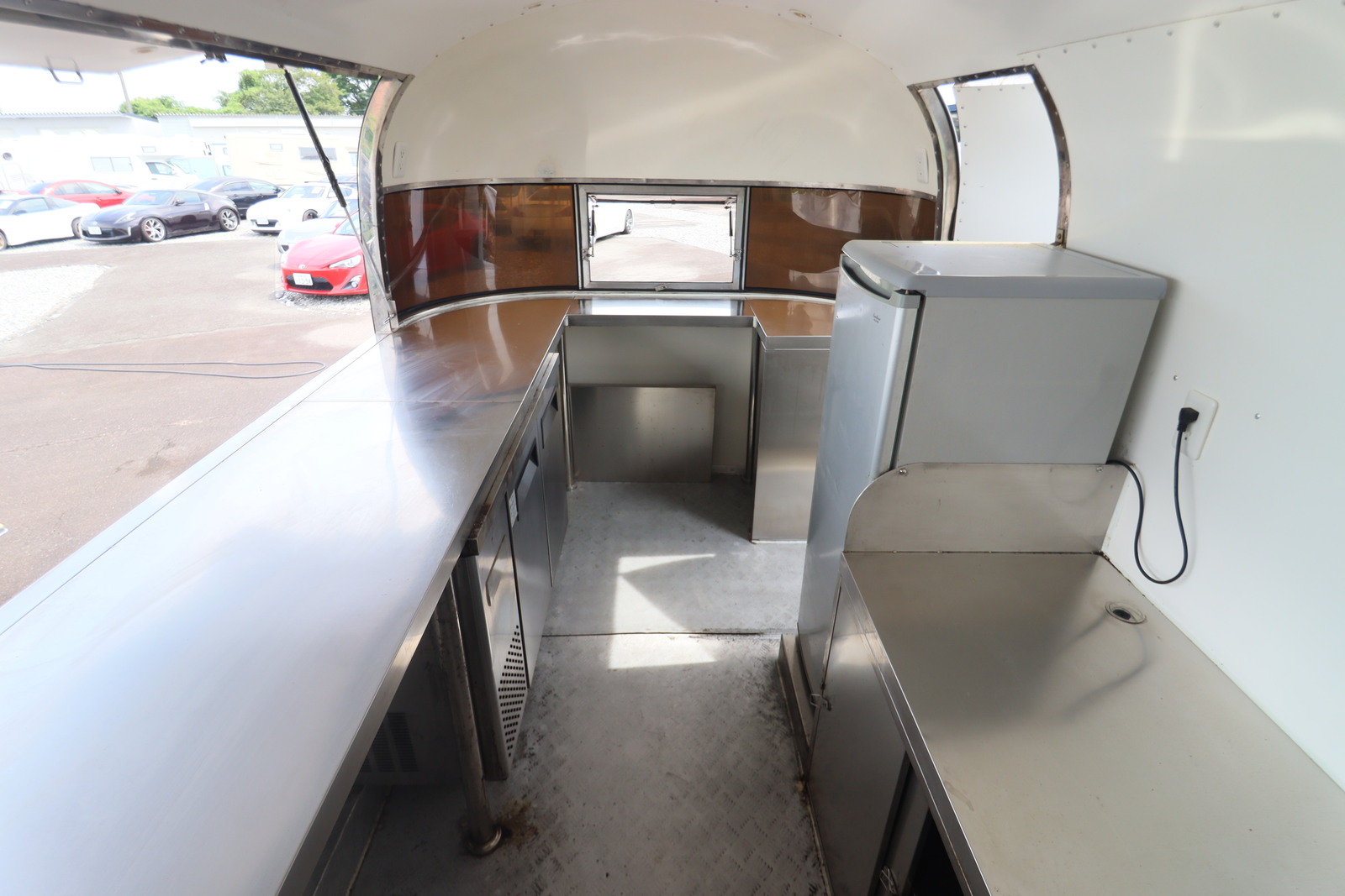 キャンピングカートレーラー