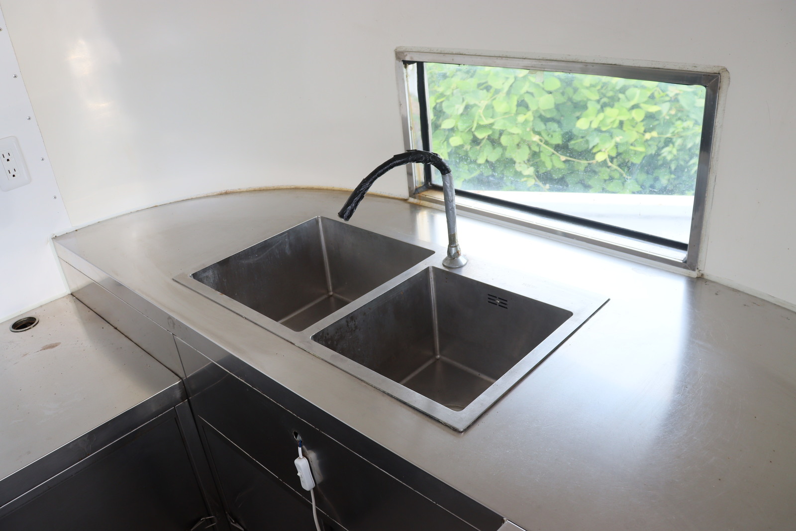 キャンピングカートレーラー