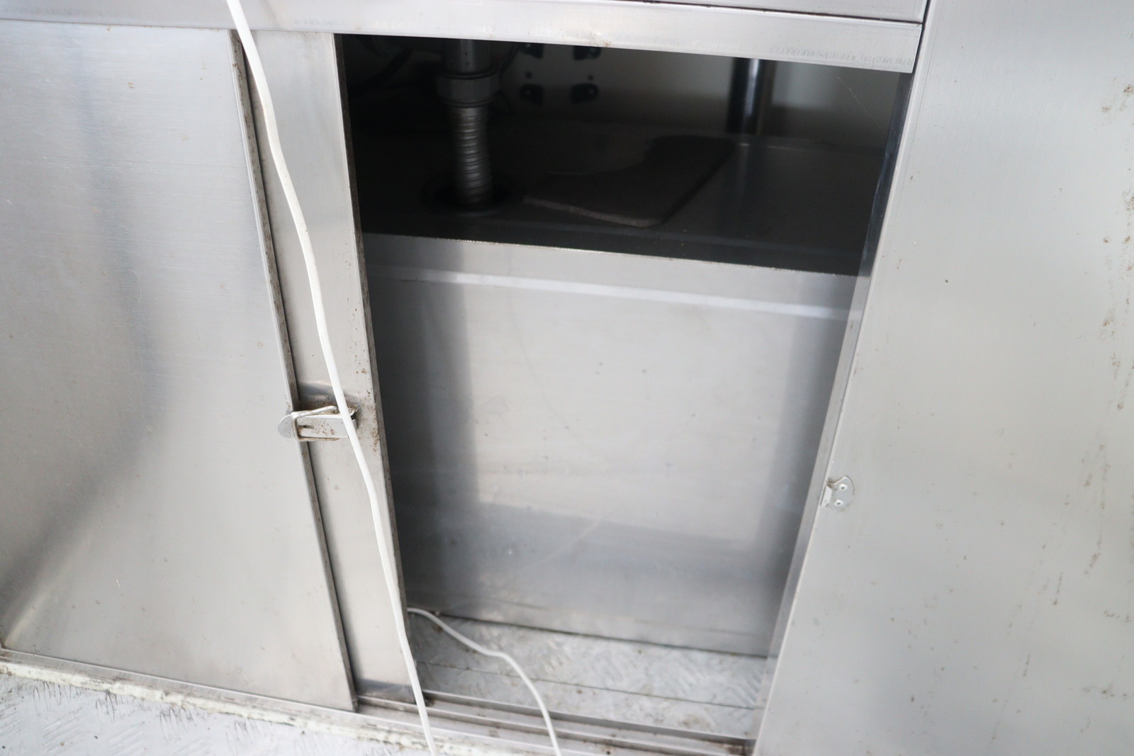 キャンピングカートレーラー