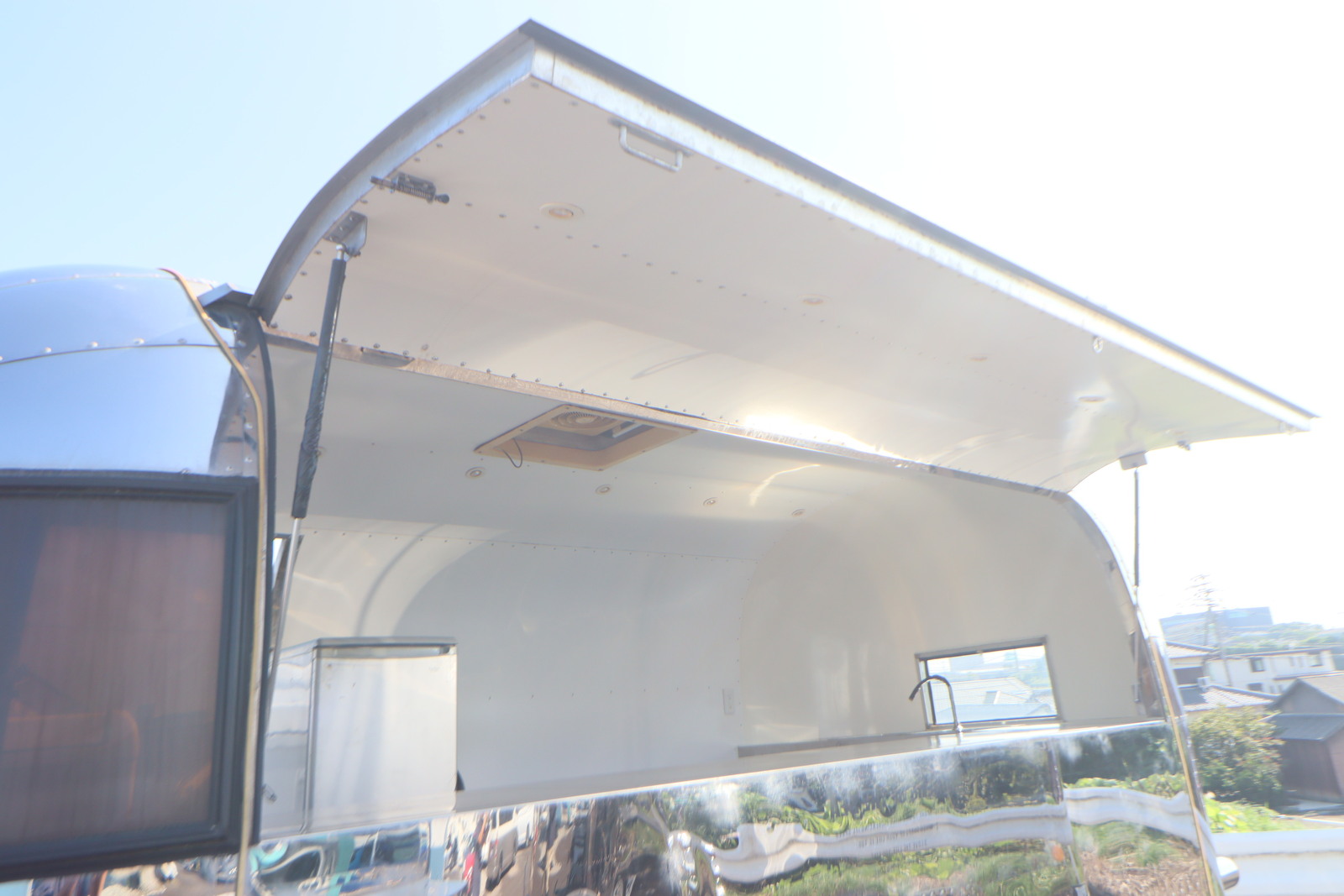 キャンピングカートレーラー