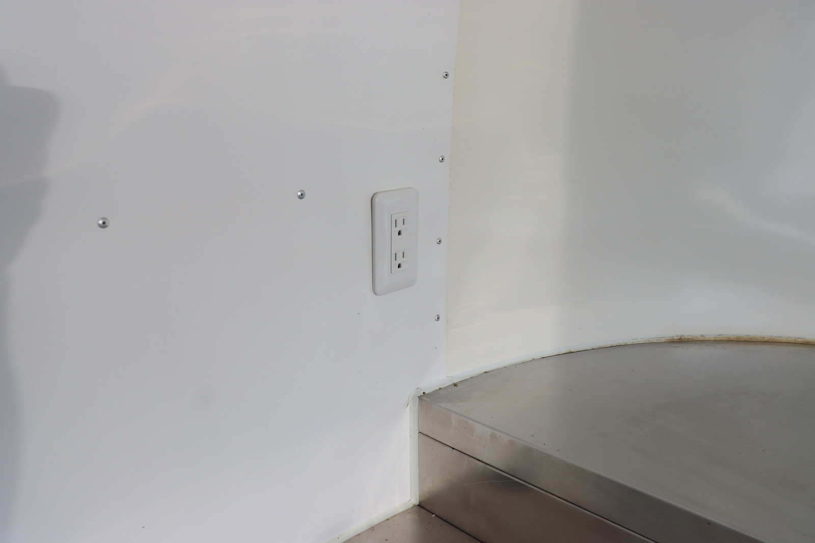 キャンピングカートレーラー