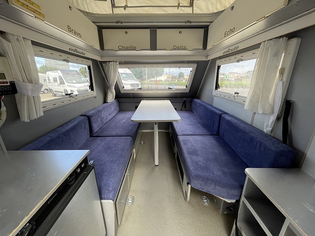 キャンピングカートレーラー