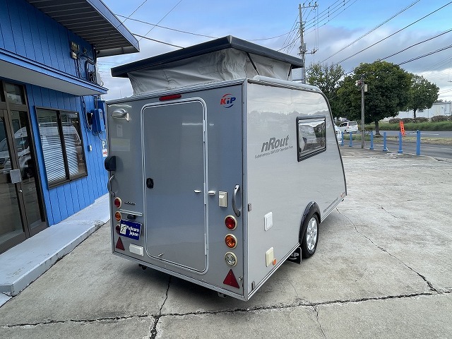 キャンピングカートレーラー