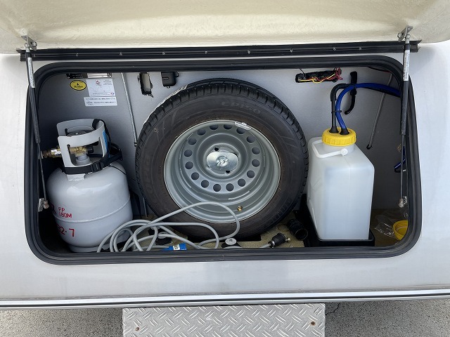 キャンピングカートレーラー