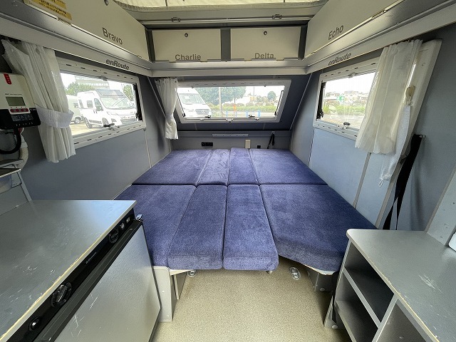 キャンピングカートレーラー