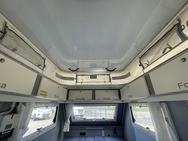 キャンピングカートレーラー