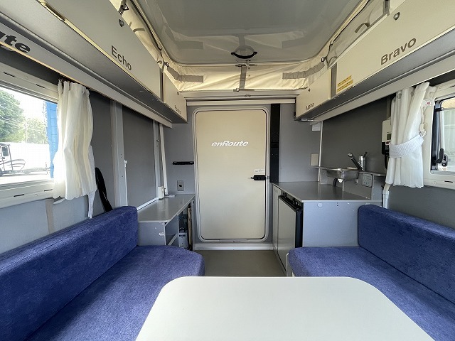 キャンピングカートレーラー