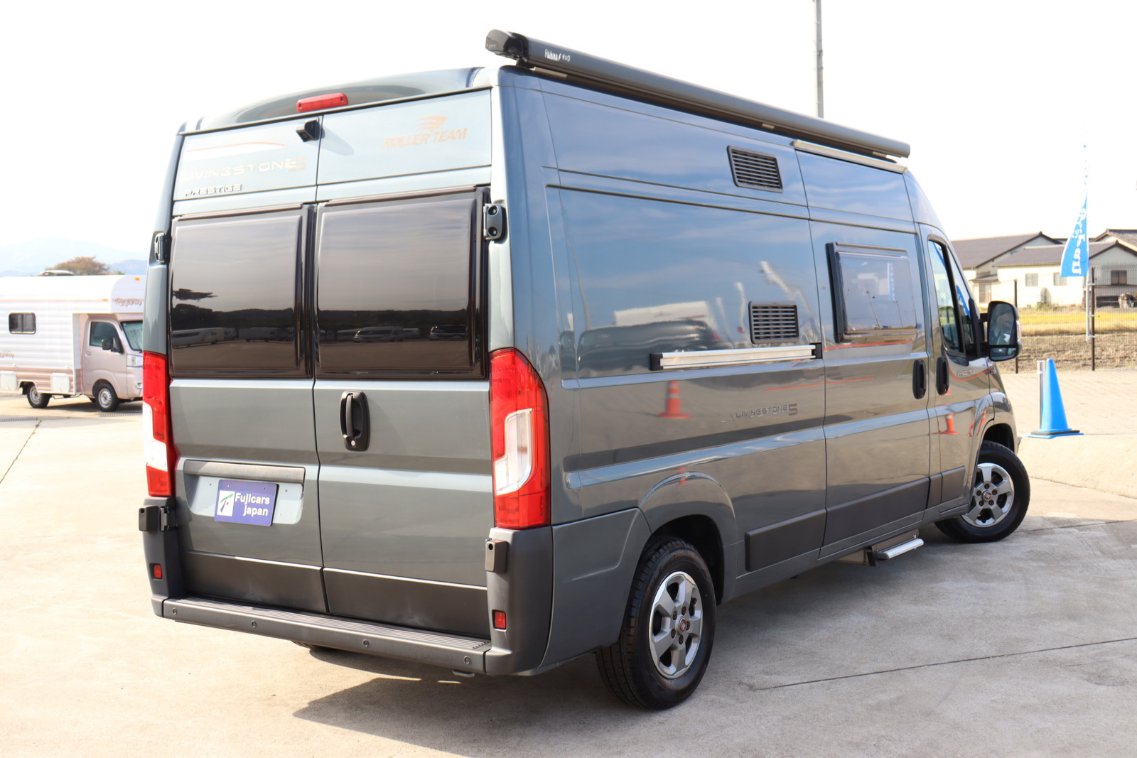 キャンピングカーバンコン