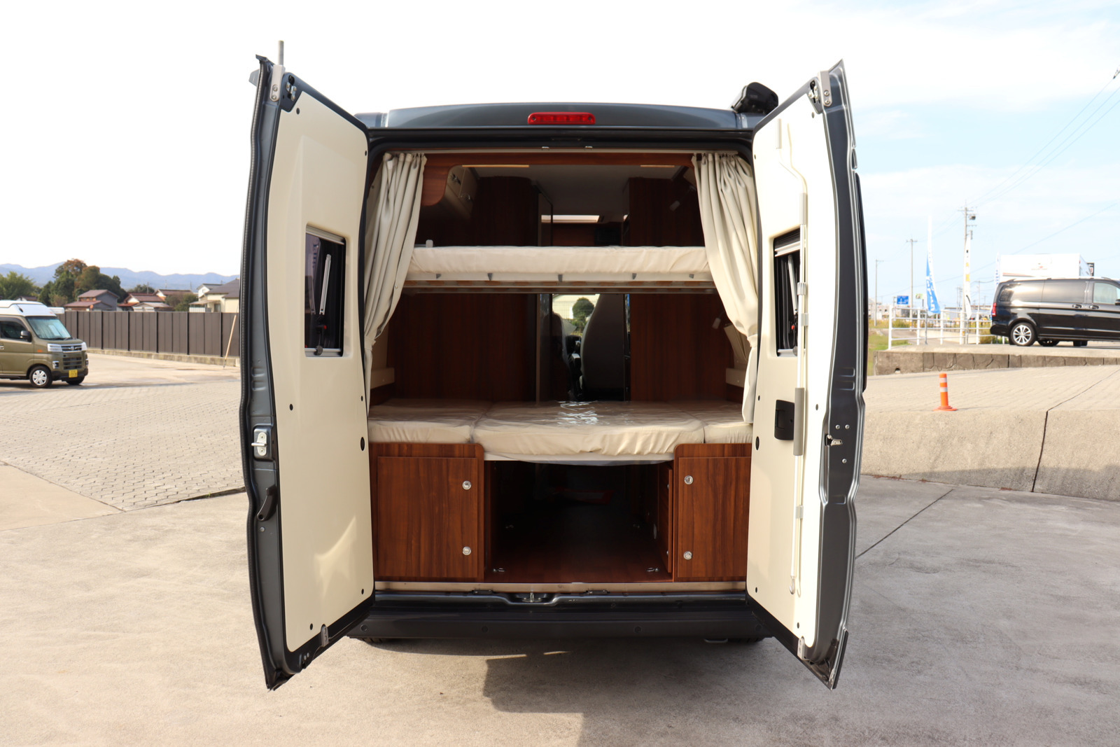 キャンピングカーバンコン