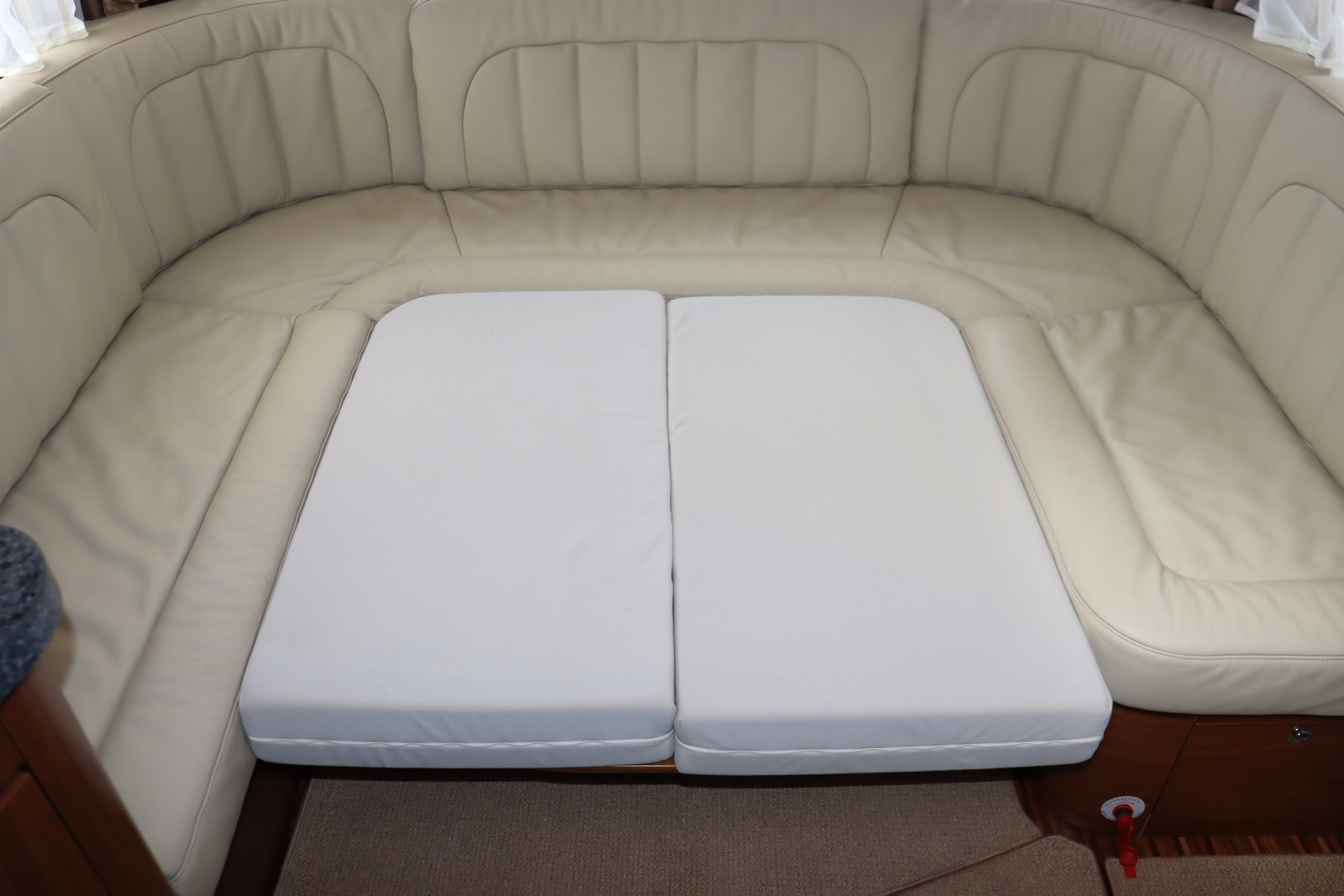 キャンピングカートレーラー