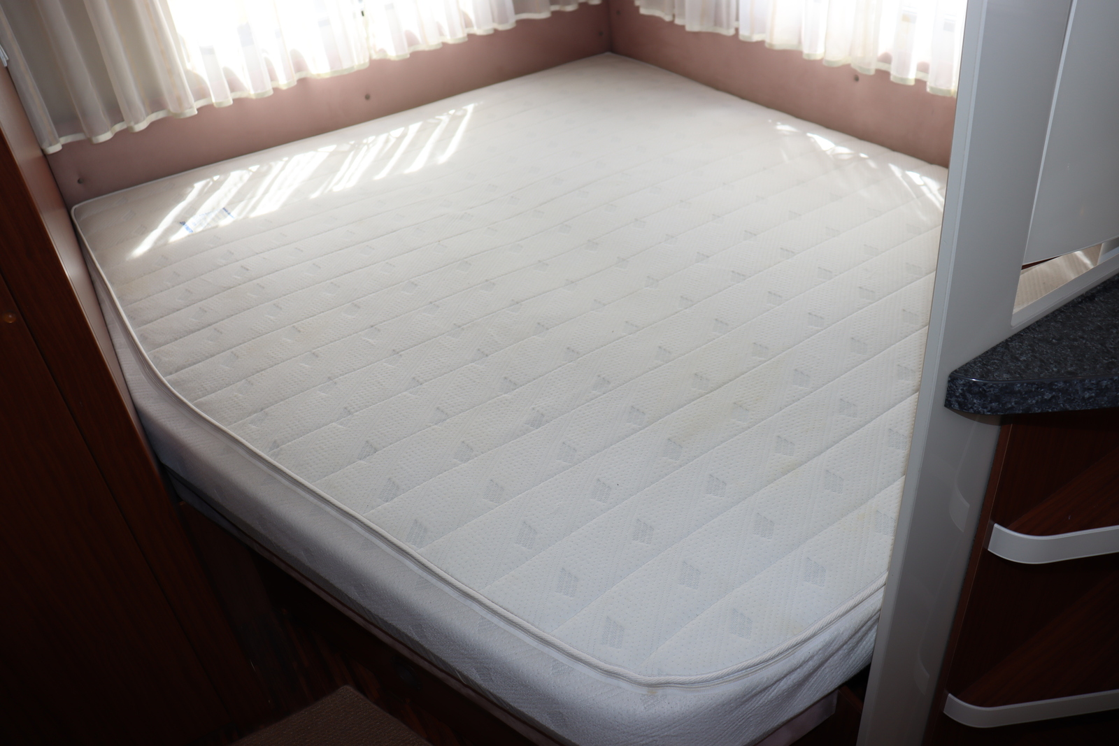 キャンピングカートレーラー