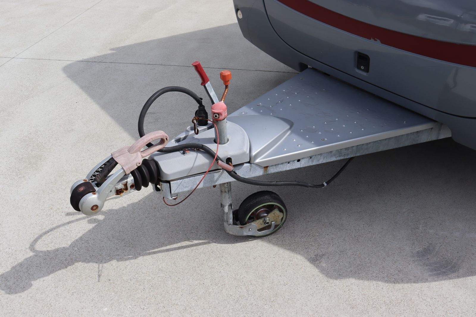 キャンピングカートレーラー