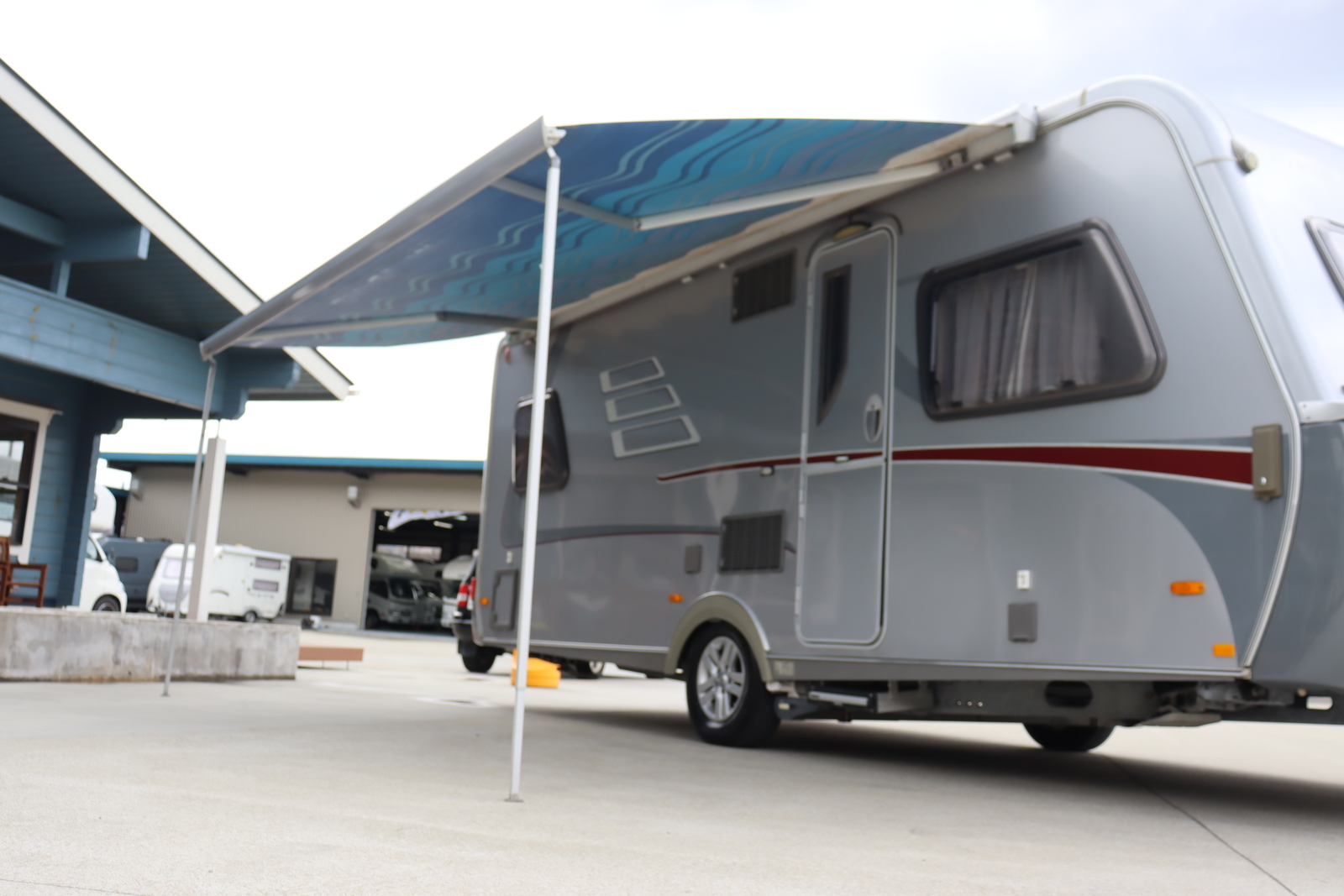 キャンピングカートレーラー