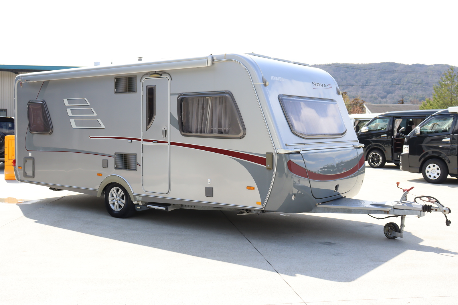 キャンピングカートレーラー