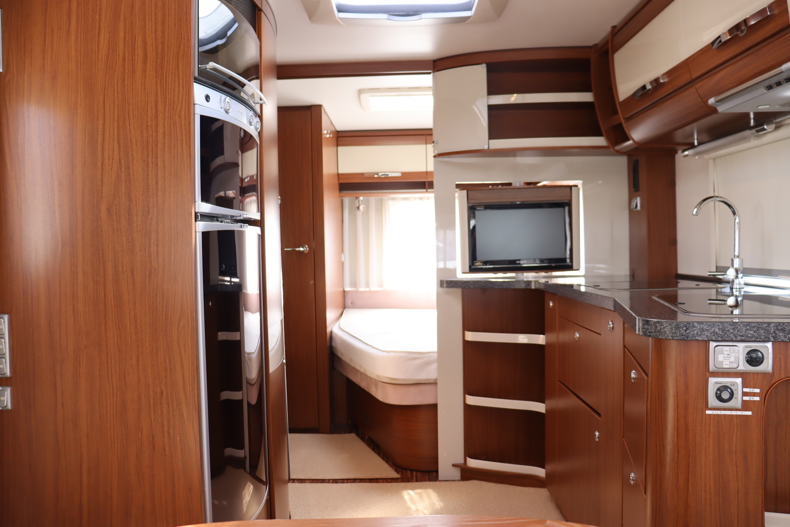 キャンピングカートレーラー