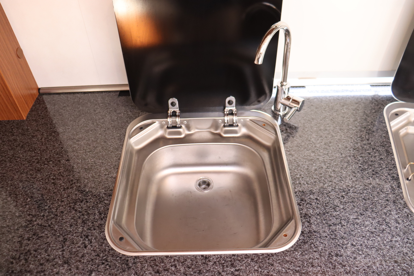 キャンピングカートレーラー