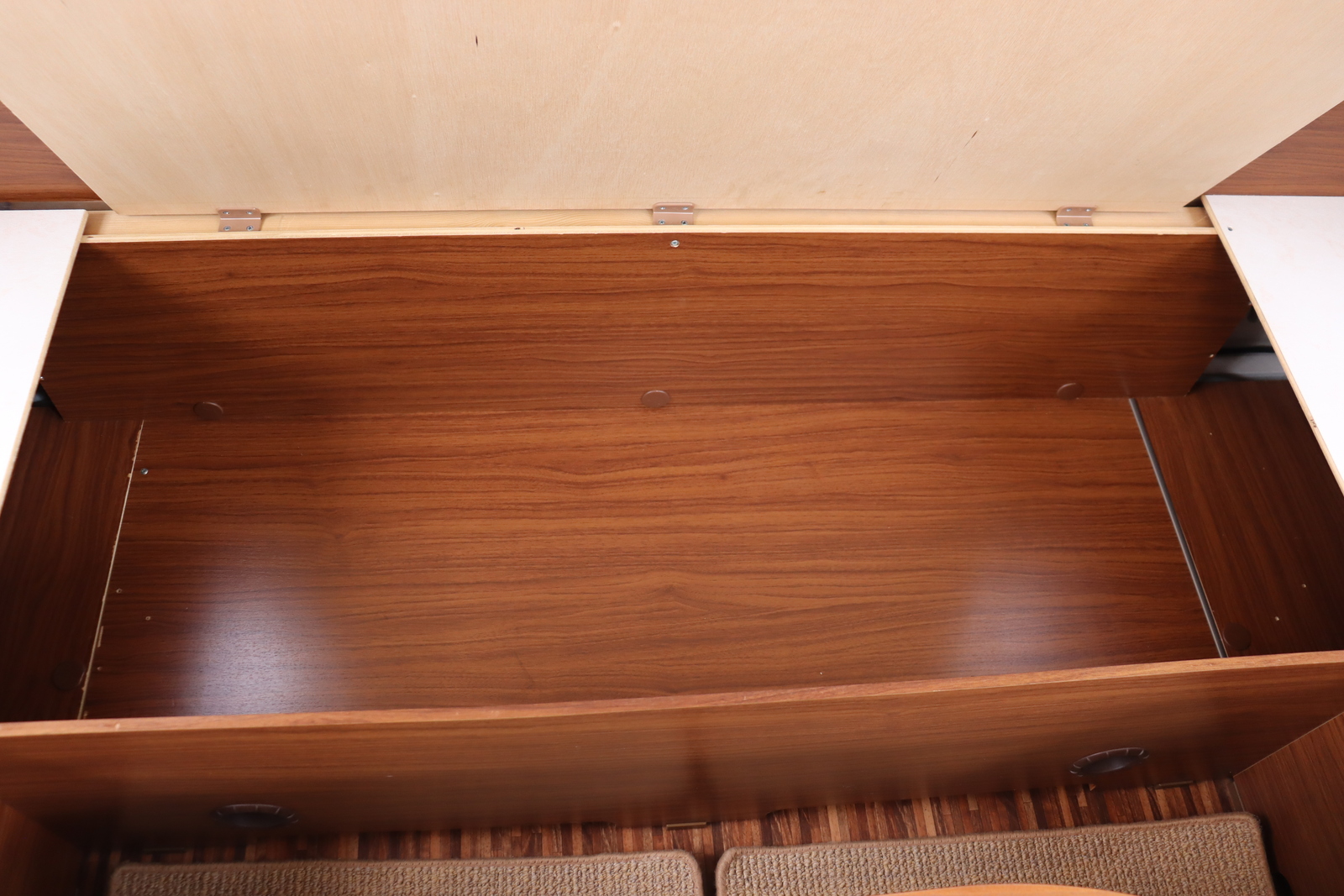 キャンピングカートレーラー