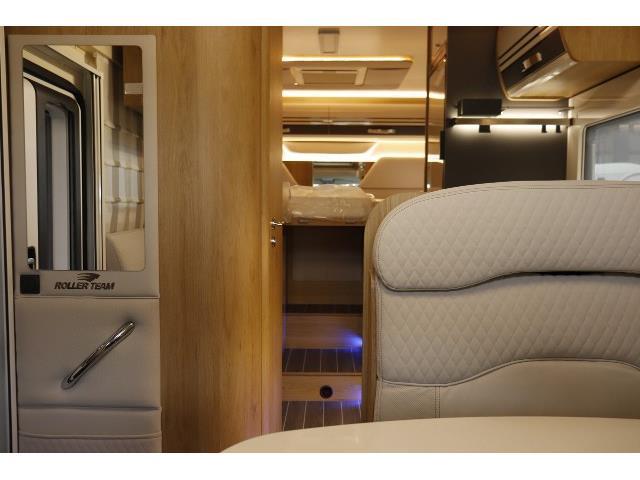 キャンピングカーキャブコン