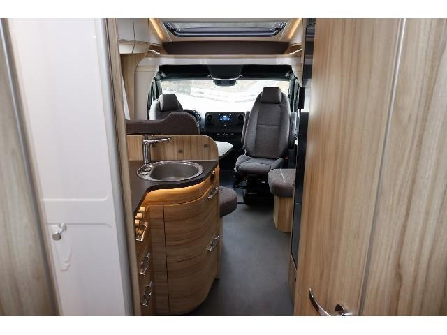 キャンピングカーキャブコン