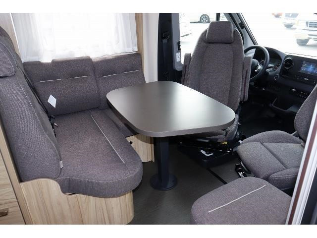 キャンピングカーキャブコン