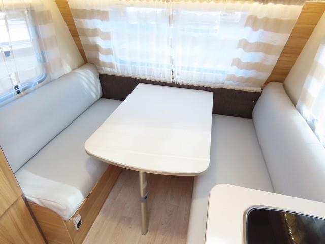 キャンピングカートレーラー