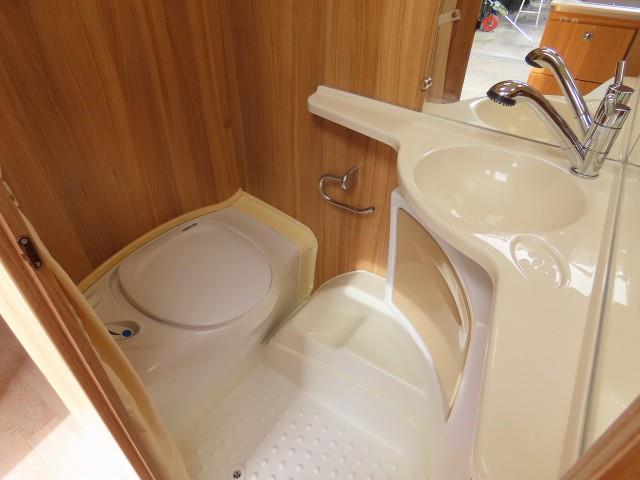 キャンピングカートレーラー