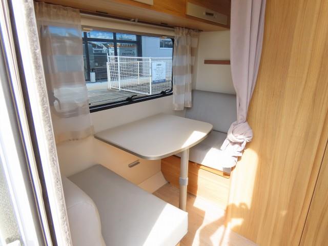 キャンピングカートレーラー