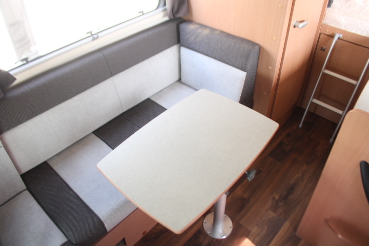 キャンピングカーキャブコン