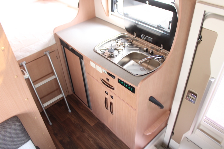 キャンピングカーキャブコン