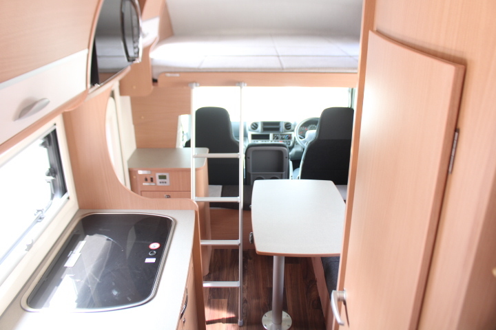 キャンピングカーキャブコン