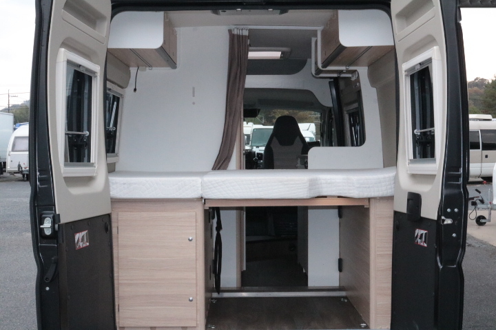 キャンピングカーバンコン