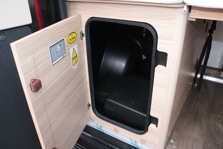 キャンピングカーバンコン