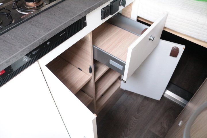 キャンピングカーバンコン