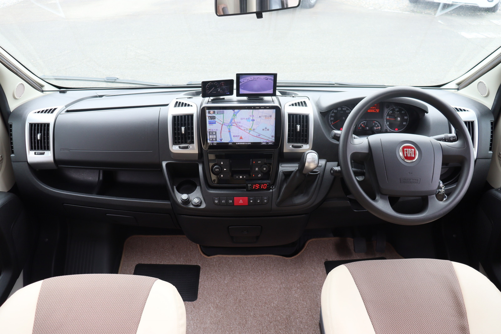 キャンピングカーキャブコン