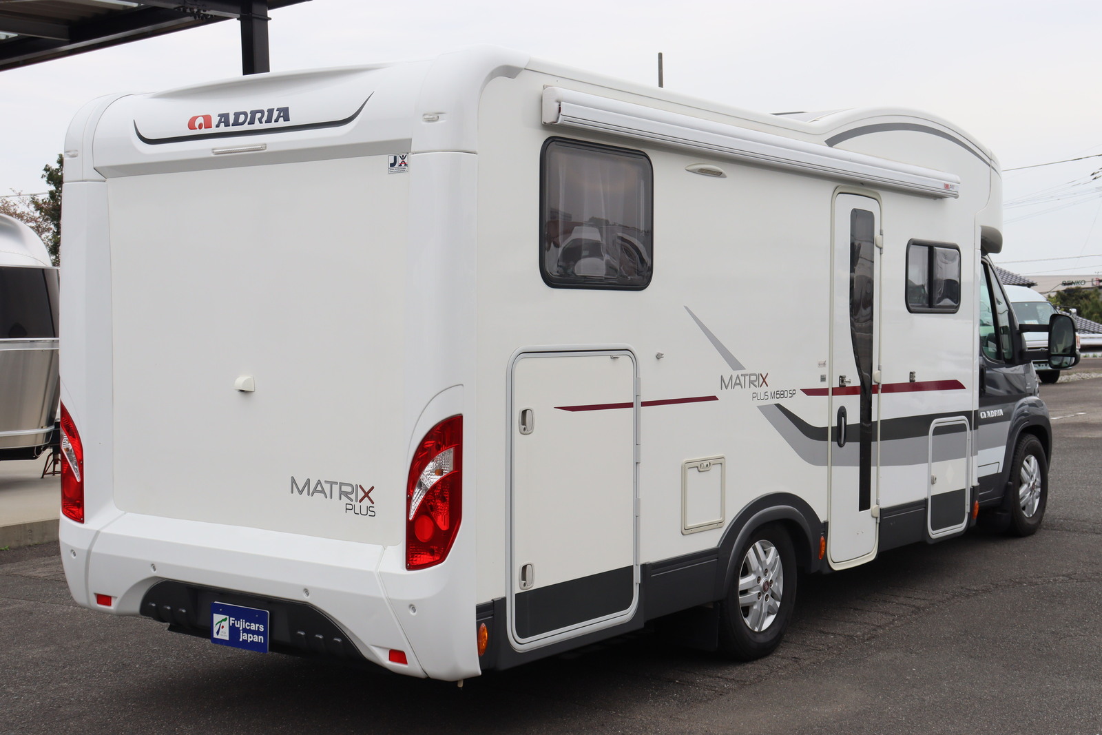 キャンピングカーキャブコン