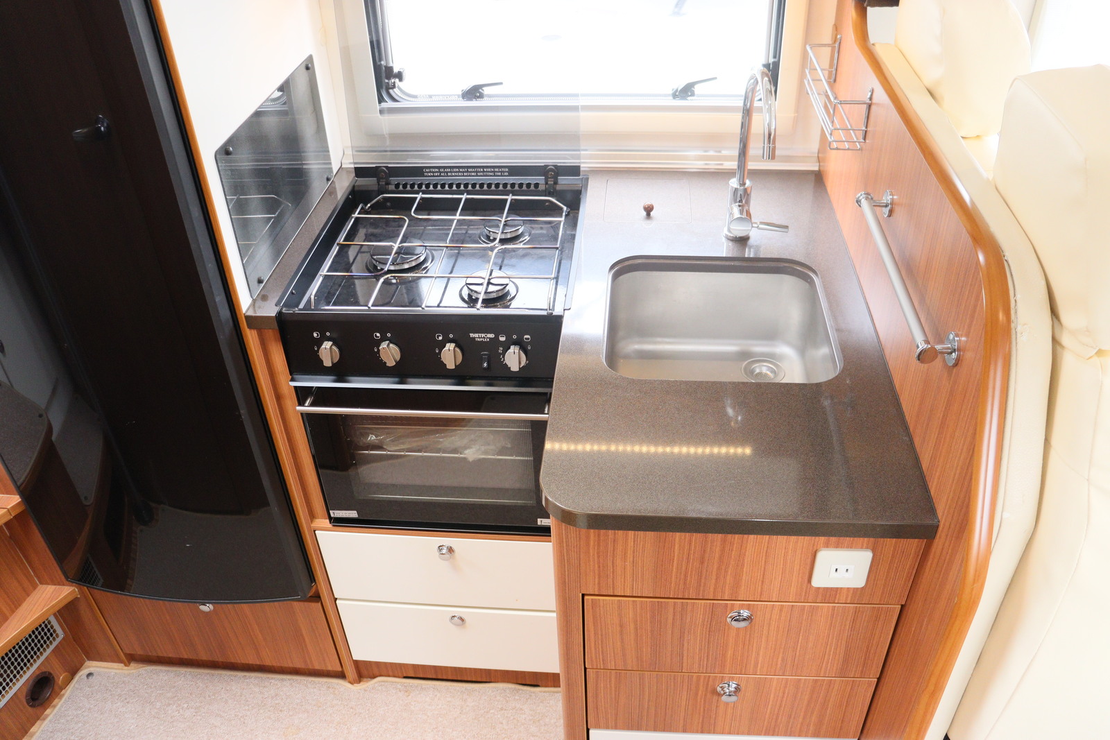 キャンピングカーキャブコン