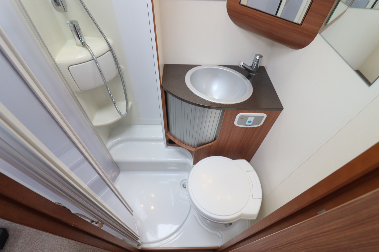 キャンピングカーキャブコン