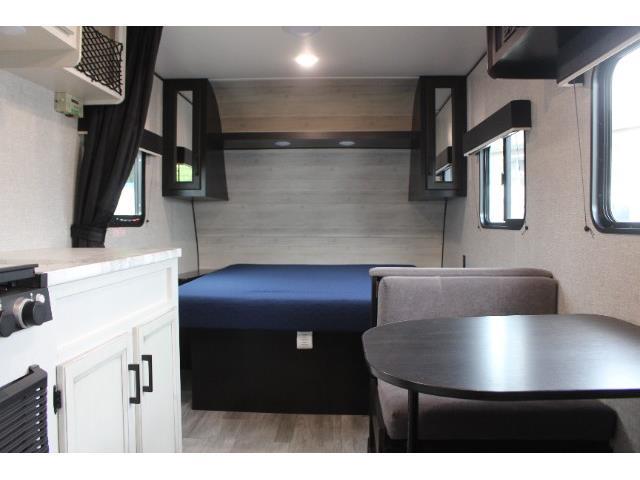 キャンピングカートレーラー