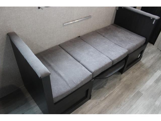 キャンピングカートレーラー