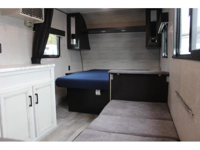 キャンピングカートレーラー