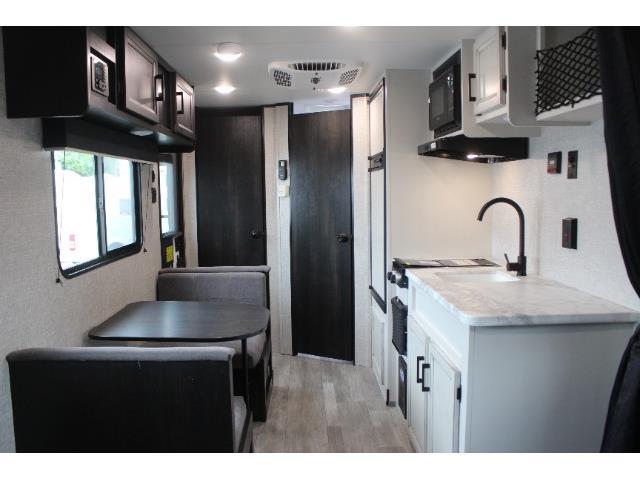 キャンピングカートレーラー