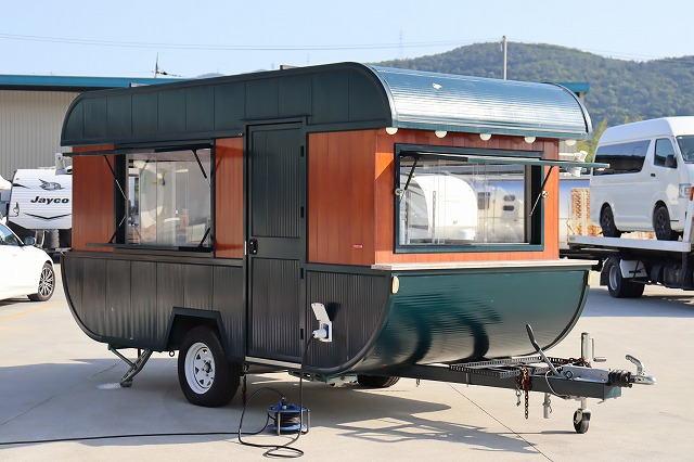 キャンピングカートレーラー