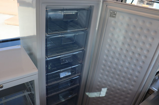 キャンピングカートレーラー