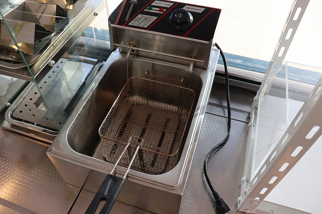 キャンピングカートレーラー