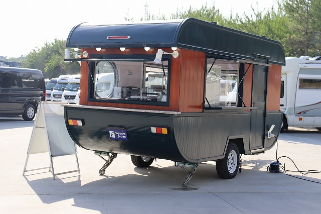 キャンピングカートレーラー