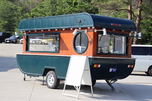 キャンピングカートレーラー
