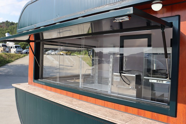 キャンピングカートレーラー