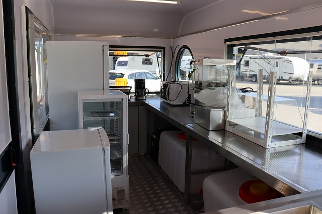 キャンピングカートレーラー