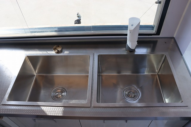 キャンピングカートレーラー